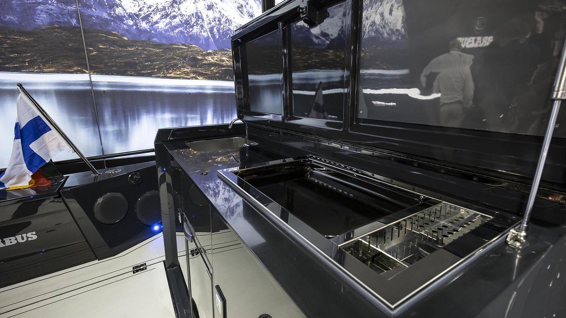 Thuyền đua Brabus Shadow 800